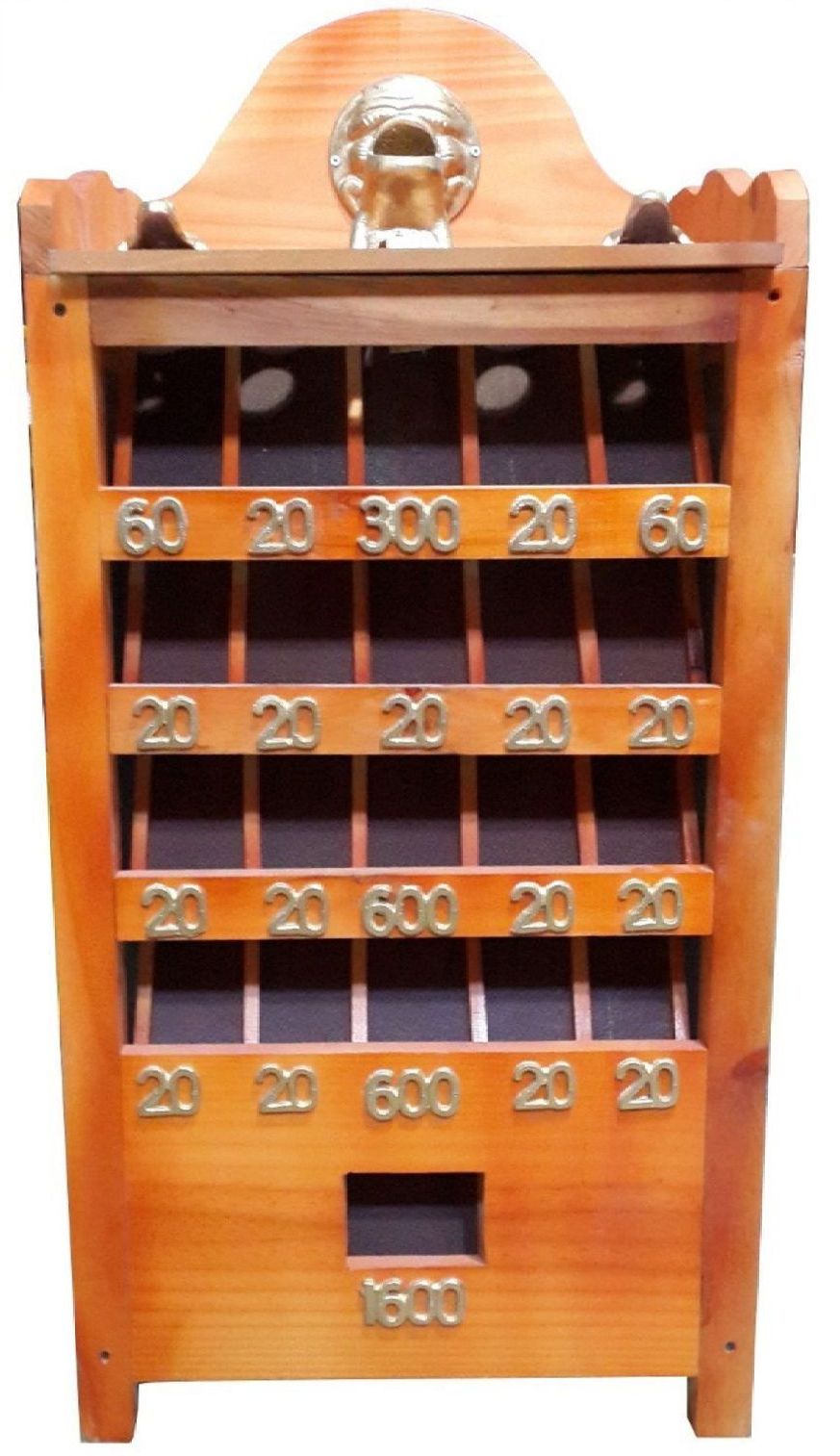 Un juego arcade de estilo Bagatelle de madera con una ranura para monedas en la parte superior