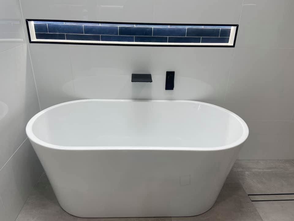 White Bath Tub — Rossi Plumbing in Gold Coast, QLD
