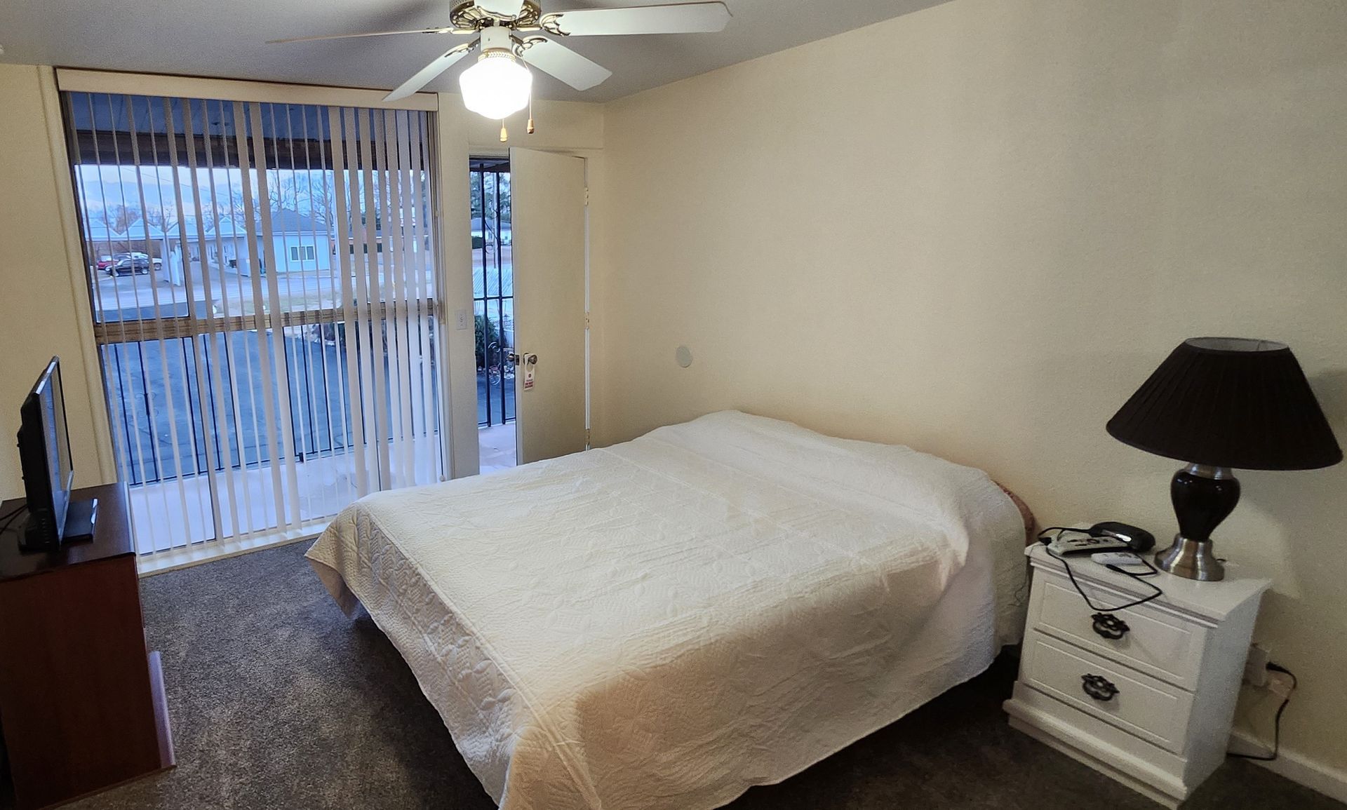 Twin Lakes Inn motel room in Lakeview Arkansas