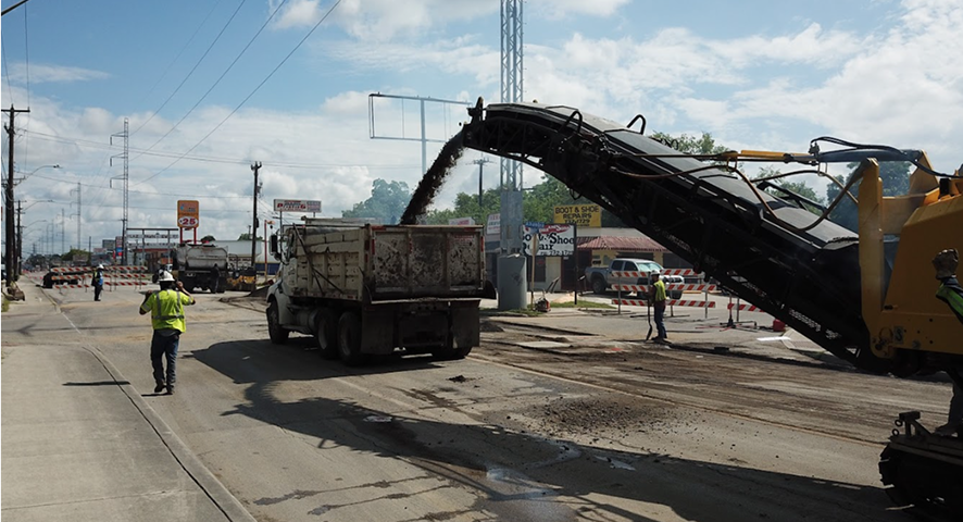Heavy-duty asphalt milling equipment operating in San Antonio, TX