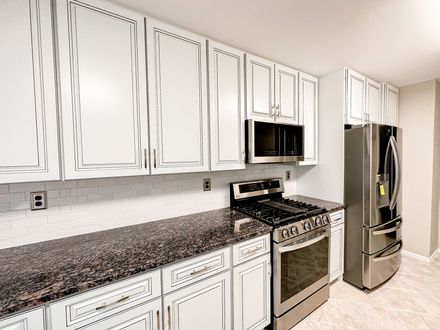 Marble — Modern Kitchen in Monroe Township, NJ
