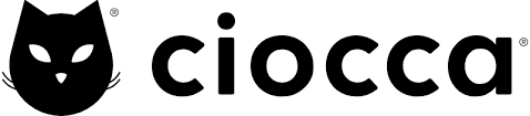 Logo di Ciocca con la sagoma di un gatto nero accanto al nome del marchio in nero.