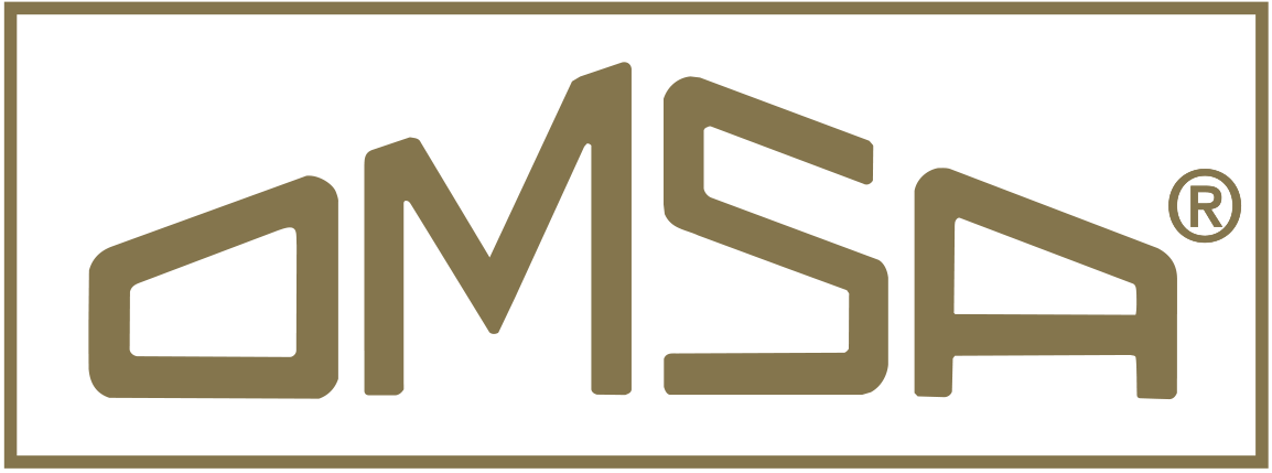 Logo per OMSA, lettere dorate all'interno di un rettangolo dorato.
