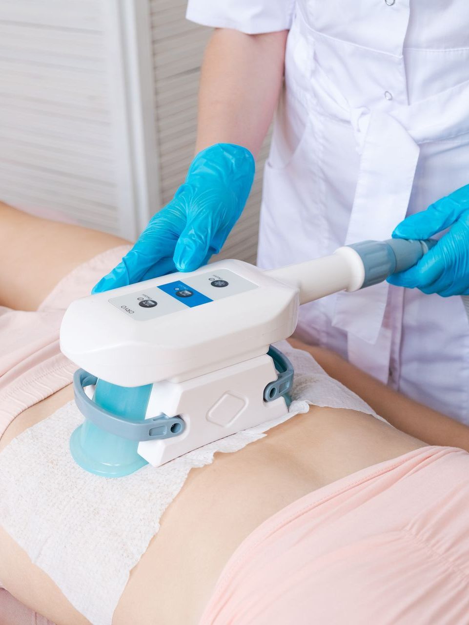 a woman is getting a cryotherapy treatment on her stomach