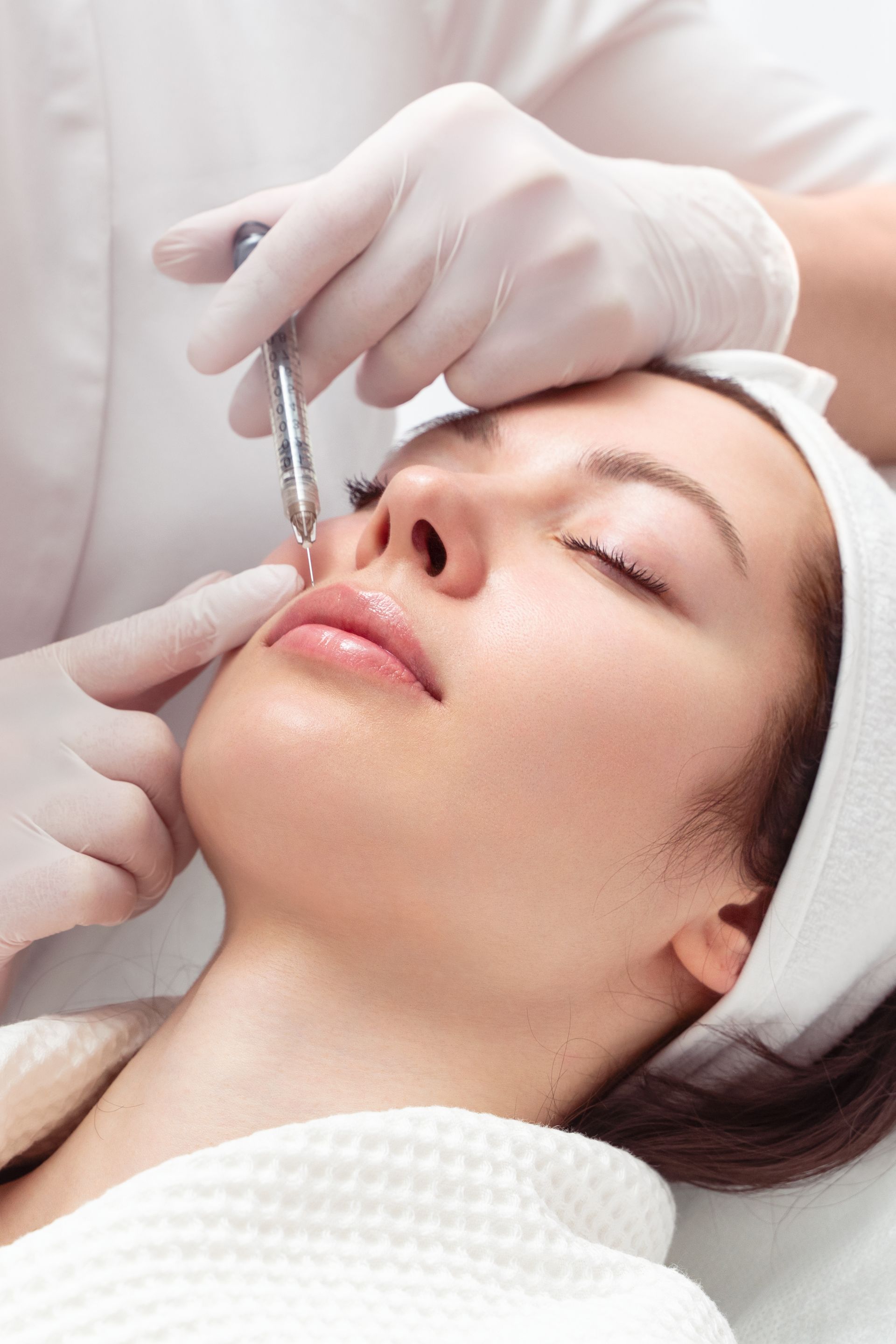 a woman is getting an injection in her lip
