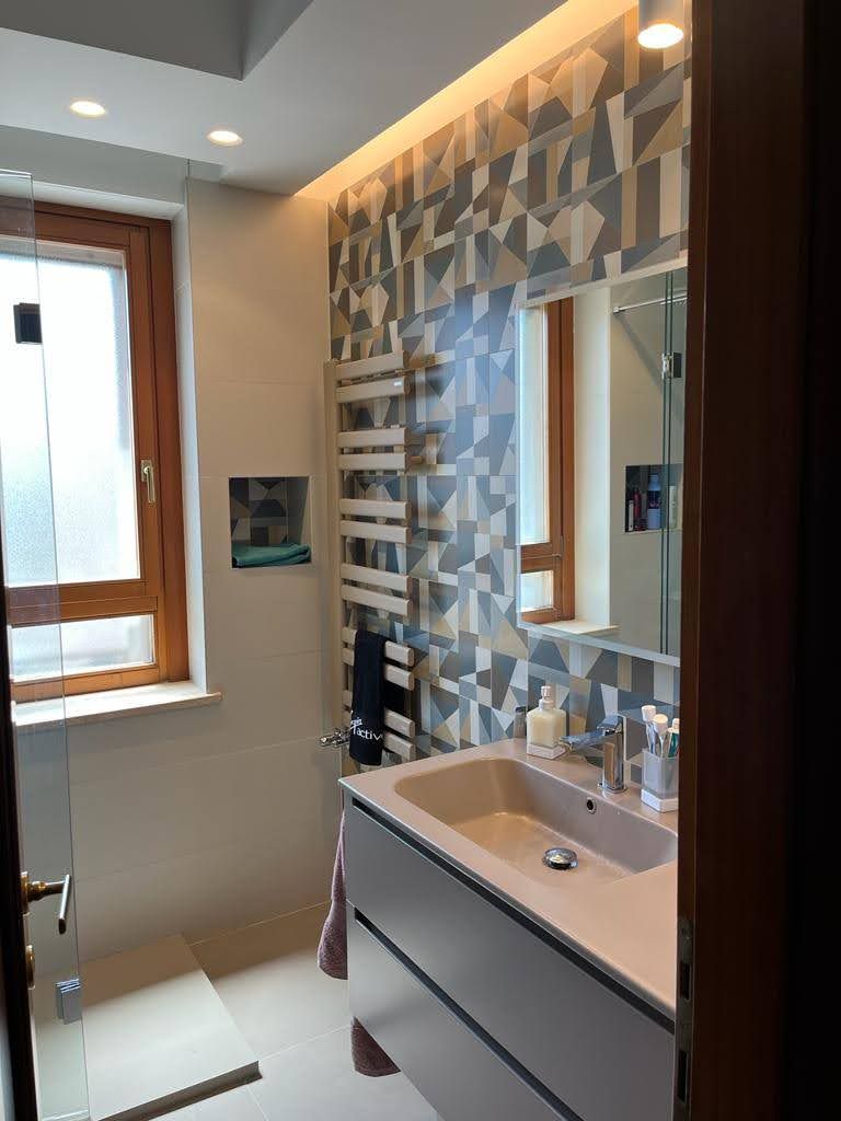 Doccia walk-in installata durante la ristrutturazione bagno a Monteverde