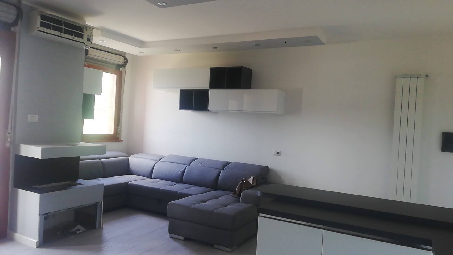 Open space soggiorno moderno ristrutturazione appartamento Roma Prenestina