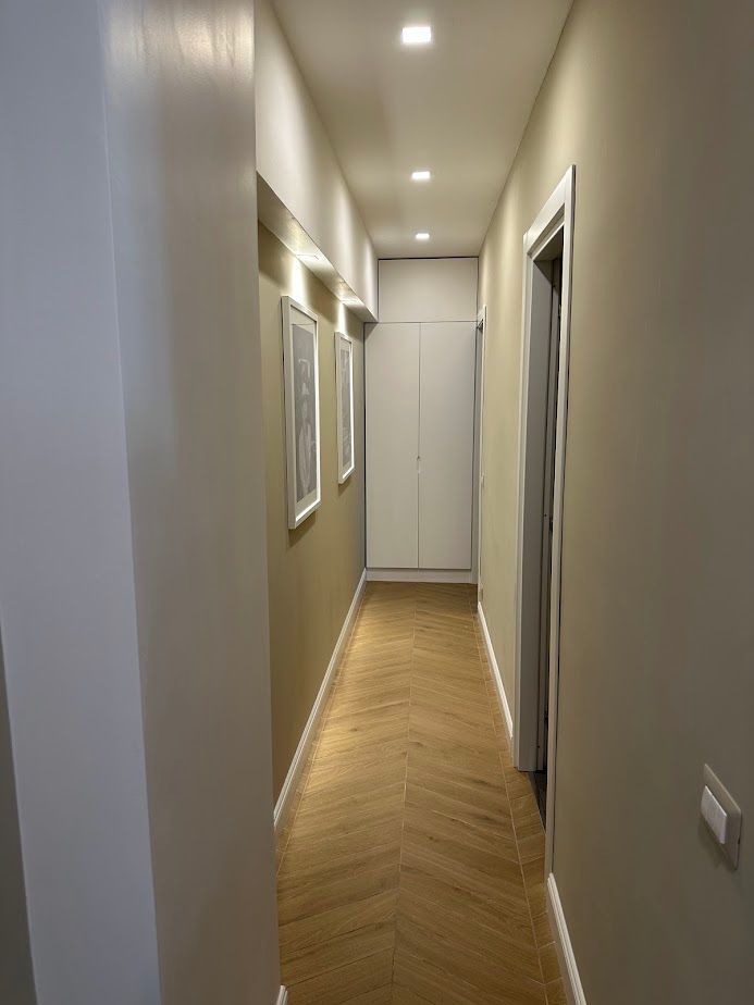 Ingresso appartamento moderno con finiture di pregio