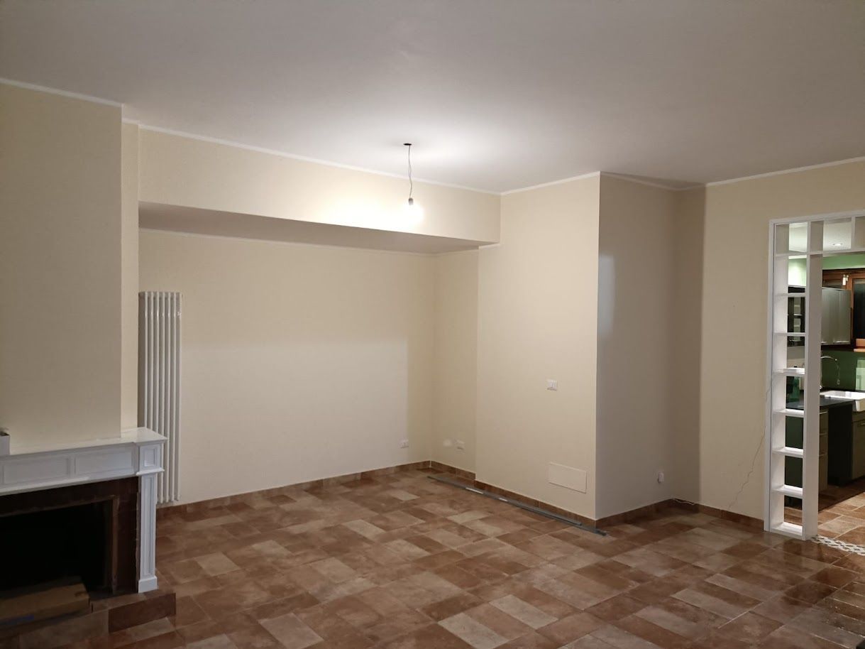 Ristrutturazione casa Roma Olgiata – soggiorno con nuova distribuzione e pavimento in cotto