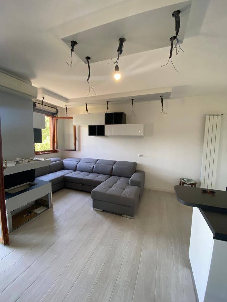 Controsoffitto con faretti soggiorno ristrutturazione casa Roma