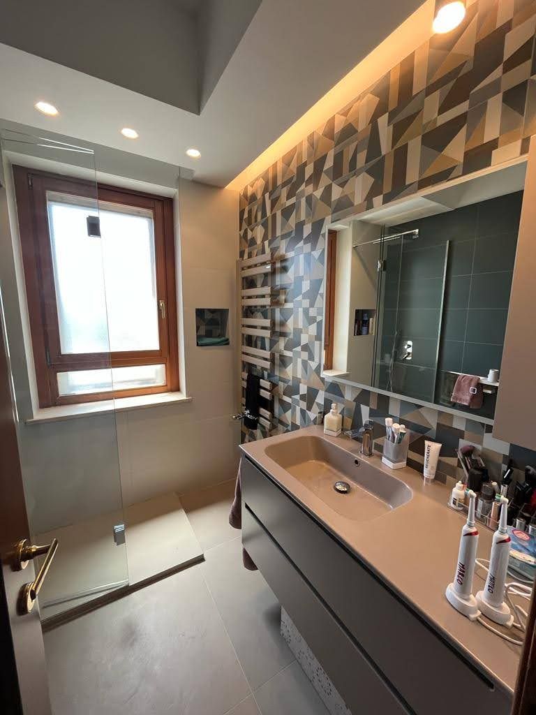 Esempio di ristrutturazione bagno chiavi in mano a Roma