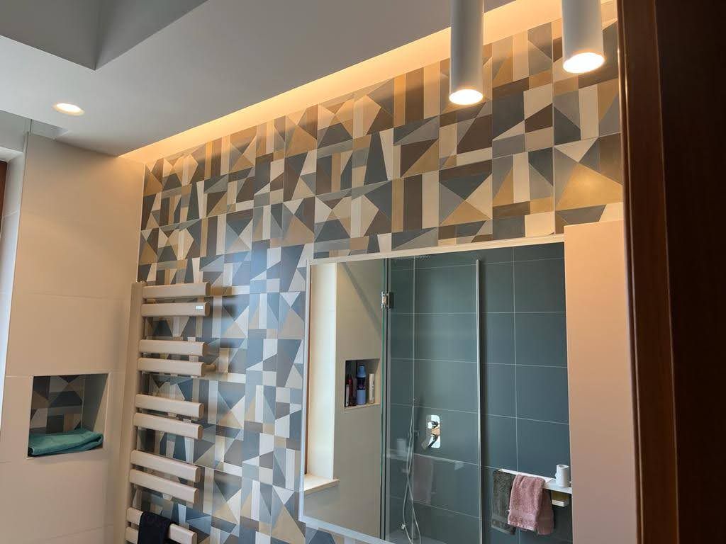 Rivestimenti bagno effetto pietra ristrutturazione Monteverde