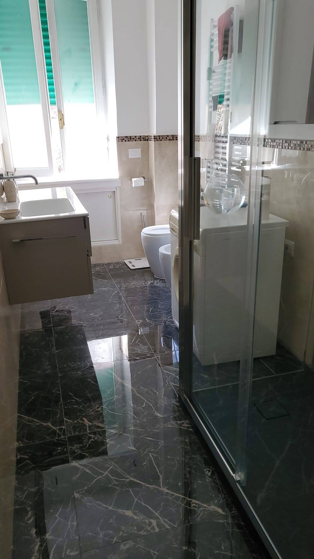 Ristrutturazione bagno Roma Prati, pavimentazione in marmo