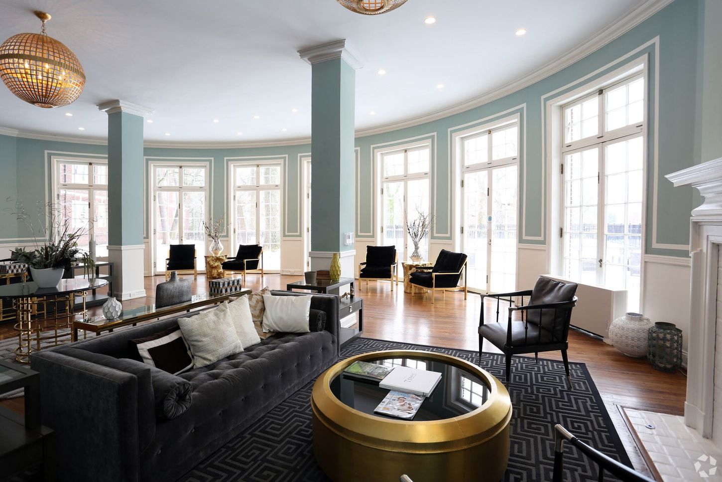 The Palmer provides an ideal setting for those seeking style, comfort, and convenience in one exceptional address.