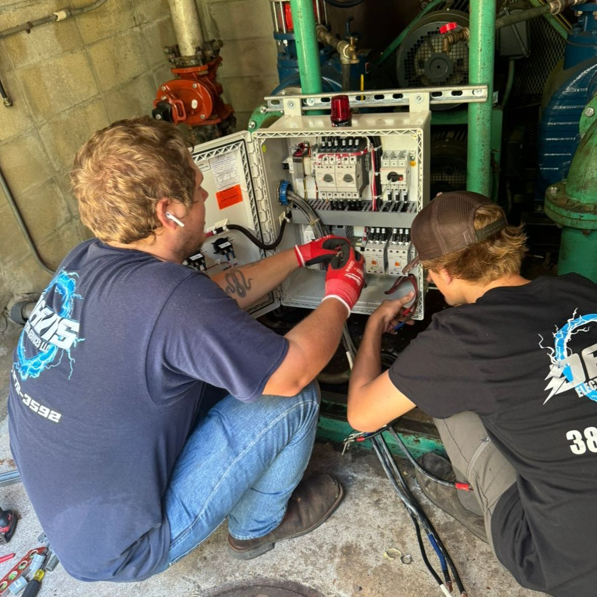 Repairing Electrical Panel - Palatka, FL - Davis Electric Services LLC Repairing Electrical Panel - Palatka, FL - Davis Electric Services LLC