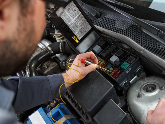 Mobile Mechanic Coventry mobile auto electrician checking battery voltage output