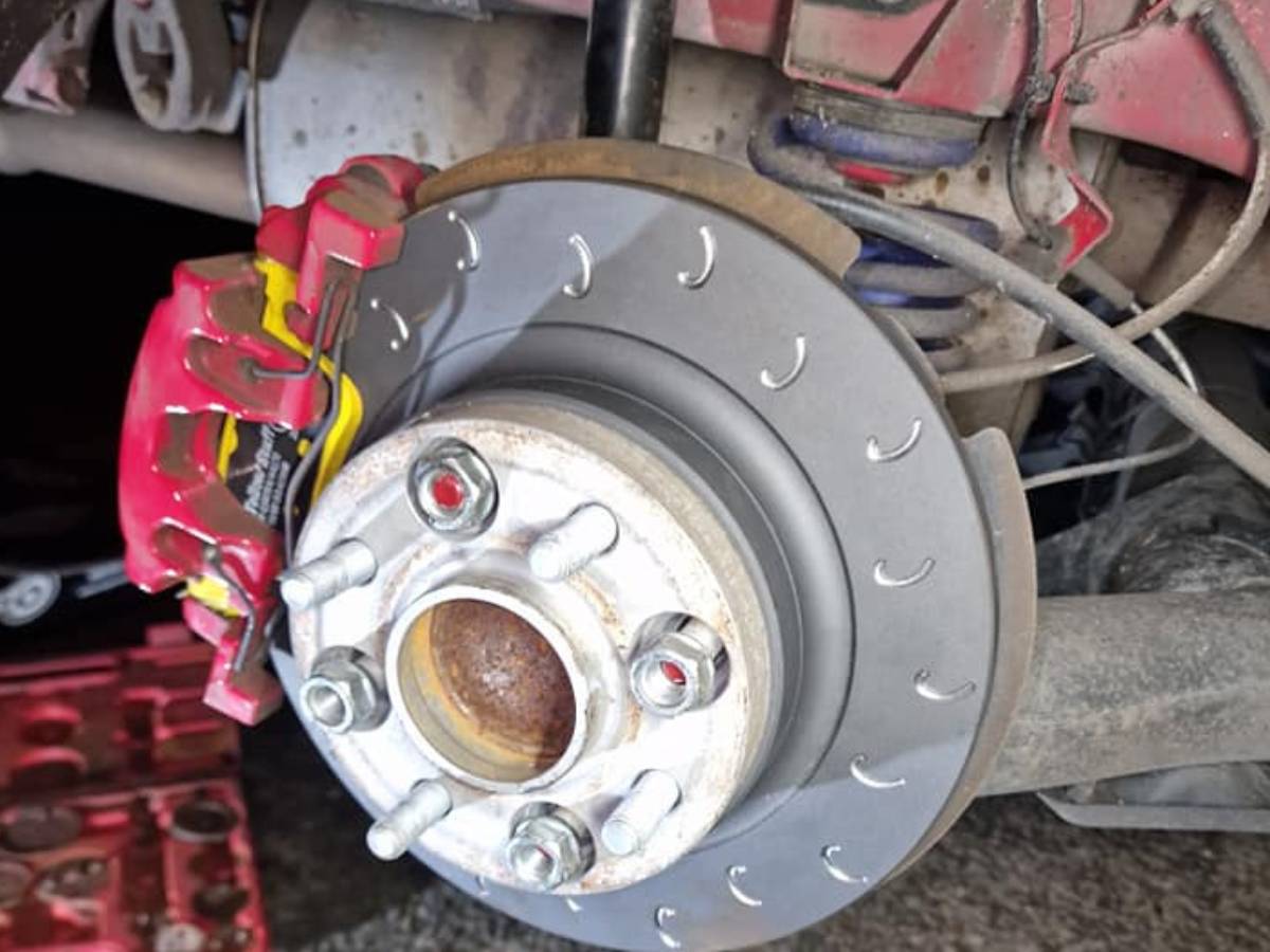 Mobile Mechanic Coventry mobile brake fitting