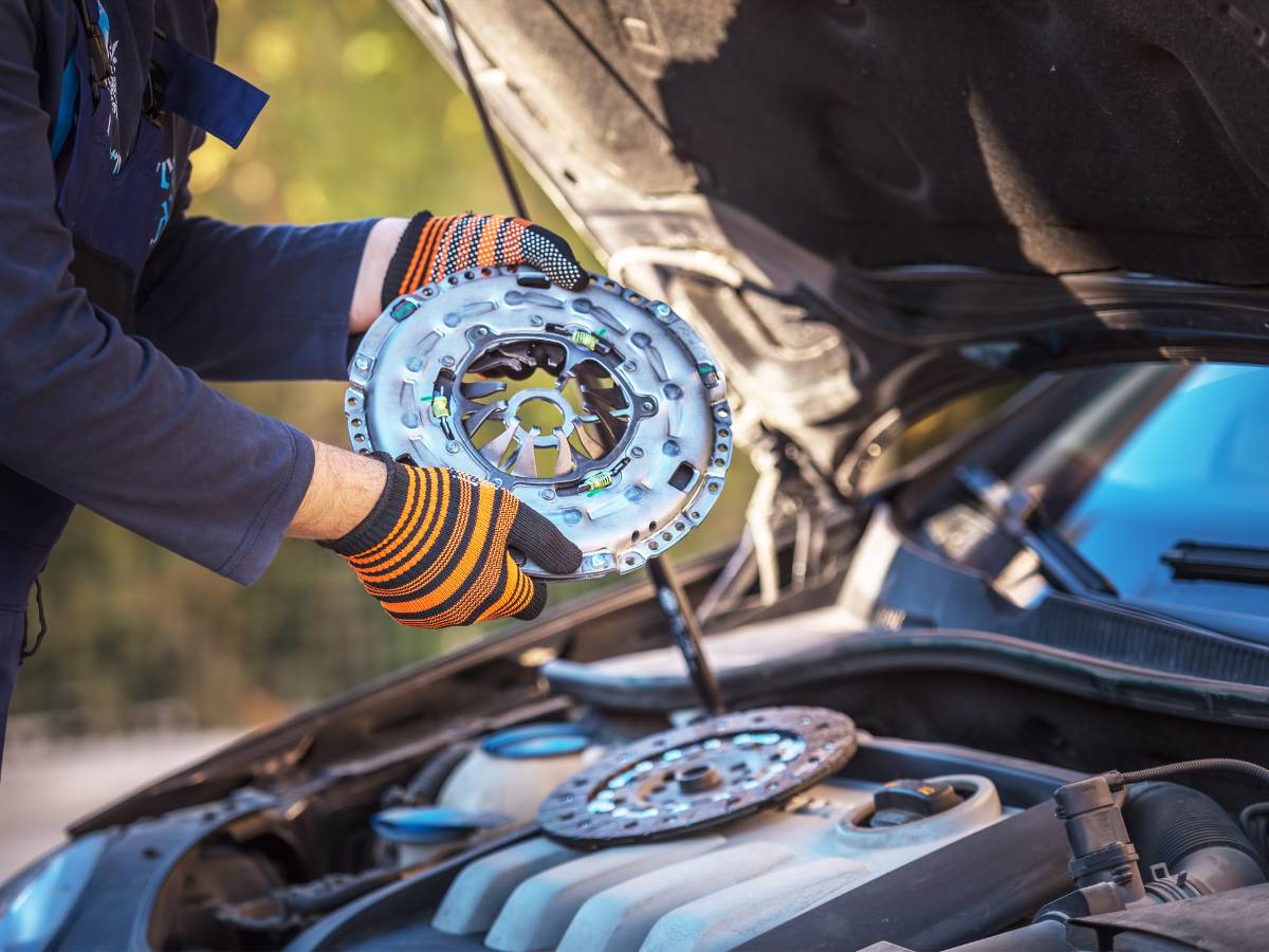Mobile Mechanic Coventry replacing a clutch