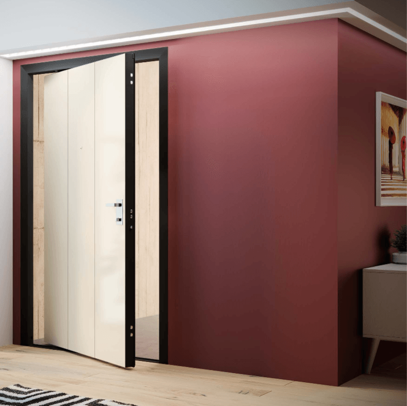 Interni moderni con porta d'ingresso bianca incastonata in una parete color bordeaux e pavimento in legno chiaro.