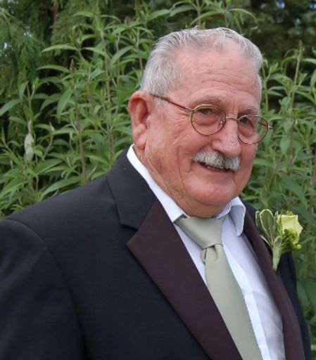 Roy D Brewer