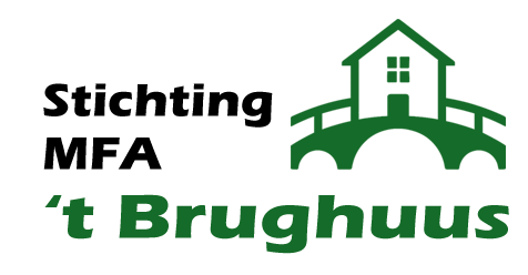 Logo voor Stichting MFA 't Brughuus met een groene brug en een huisicoon op een witte achtergrond.