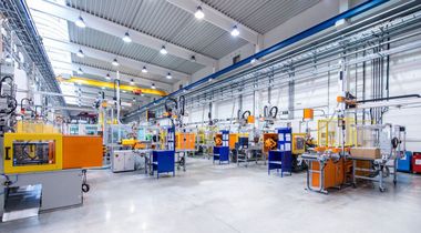 industrial facility cleaning services image of a manufacturing plant after a cleaning crew has cleaned the floors