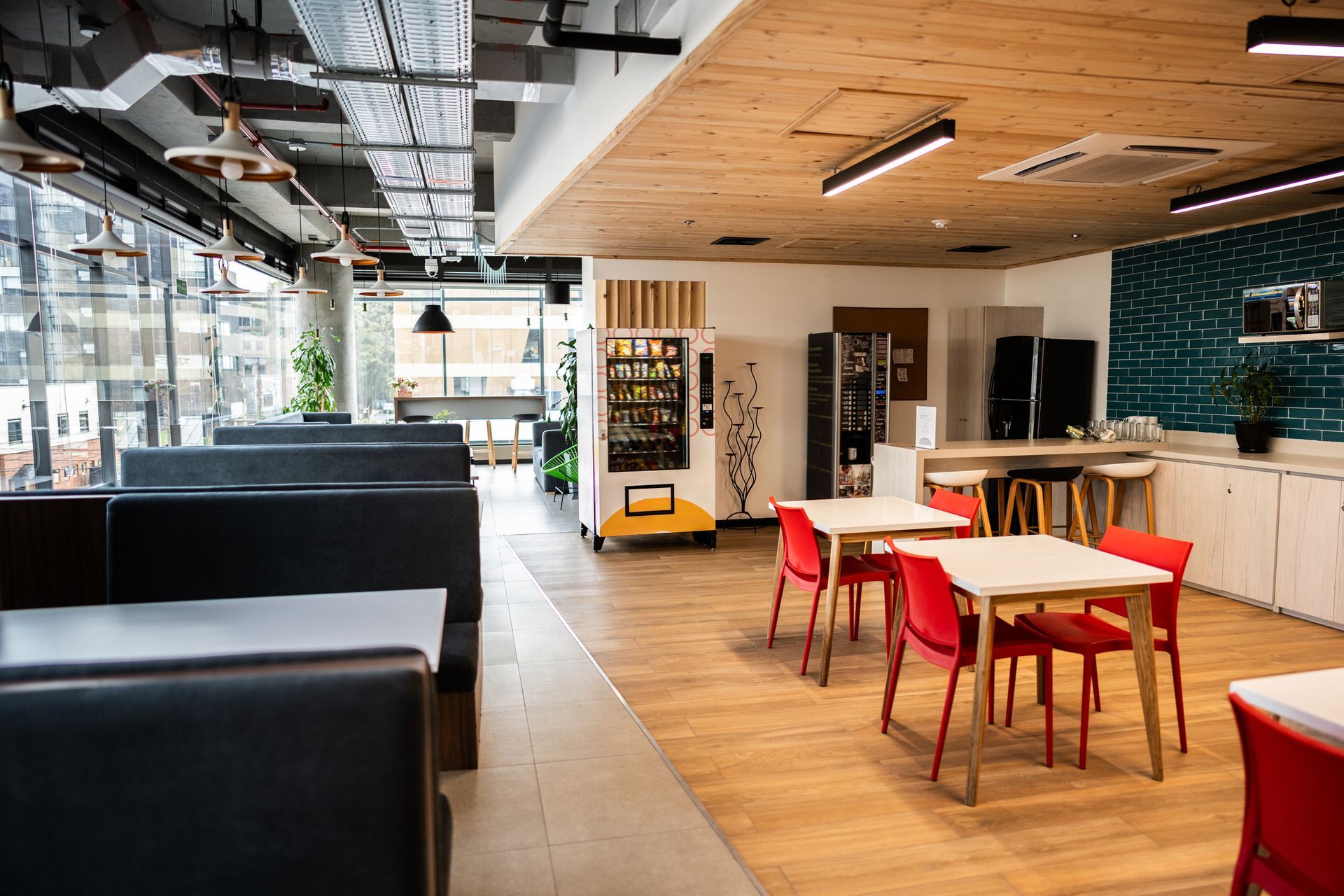 Restaurant with booths and tables that has been cleaned by Flanders Cleaning Services