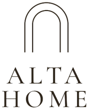Logotipo de ALTA HOME con un icono de arco minimalista en negro sobre fondo beige.