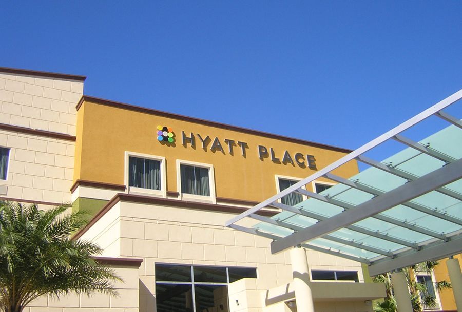 A tall building with a blue sky in the background