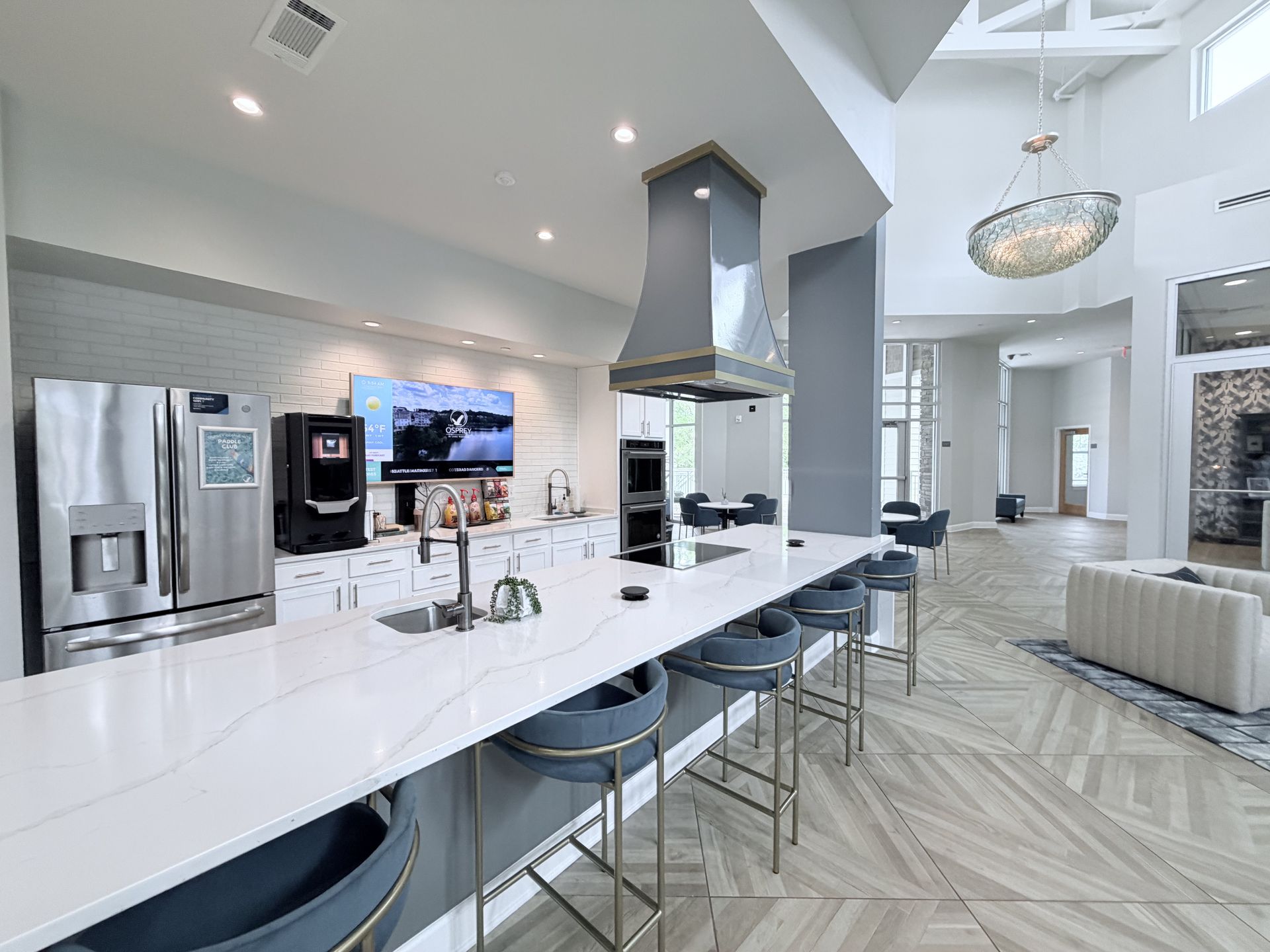 The Osprey at Lake Norman resident lounge with a seating area.
