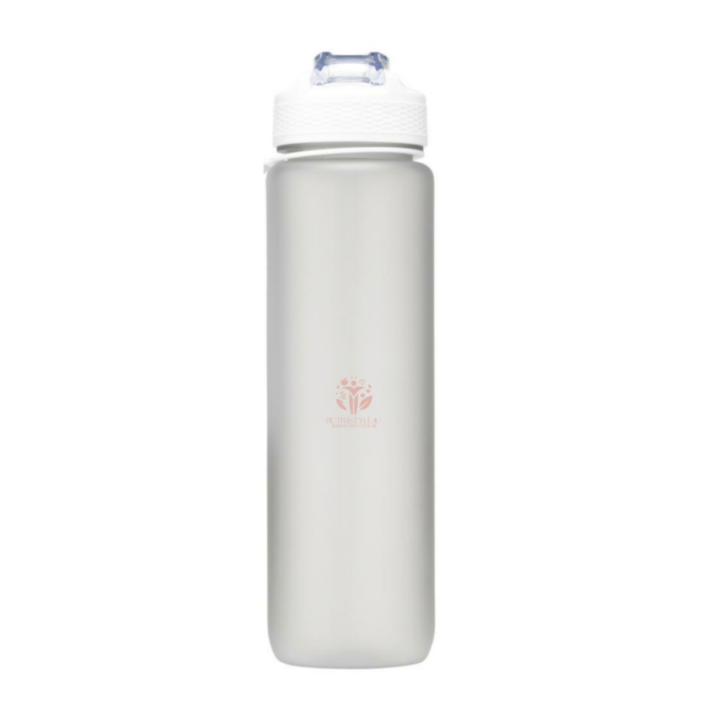 Witte waterfles met witte dop, logo en doorschijnende afwerking.