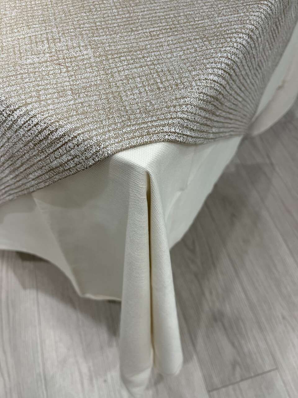 Catering fabric production in silver Leffe