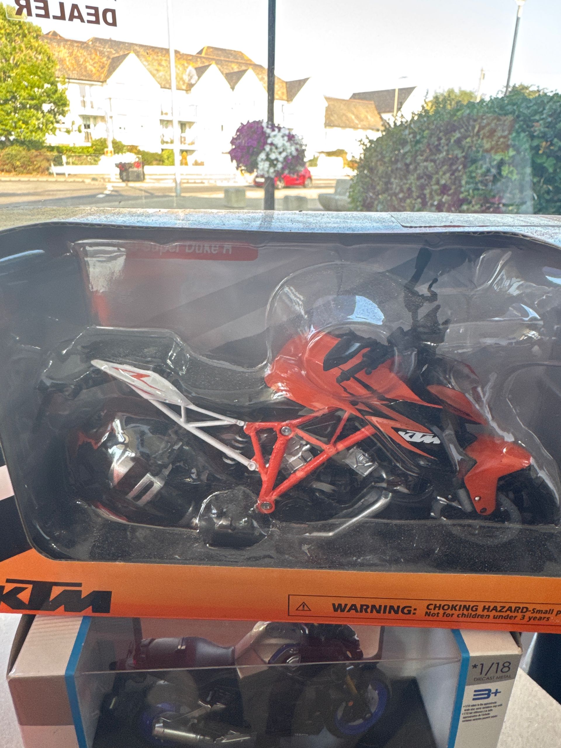 KTM 1290 Superduke R Orange 1:12