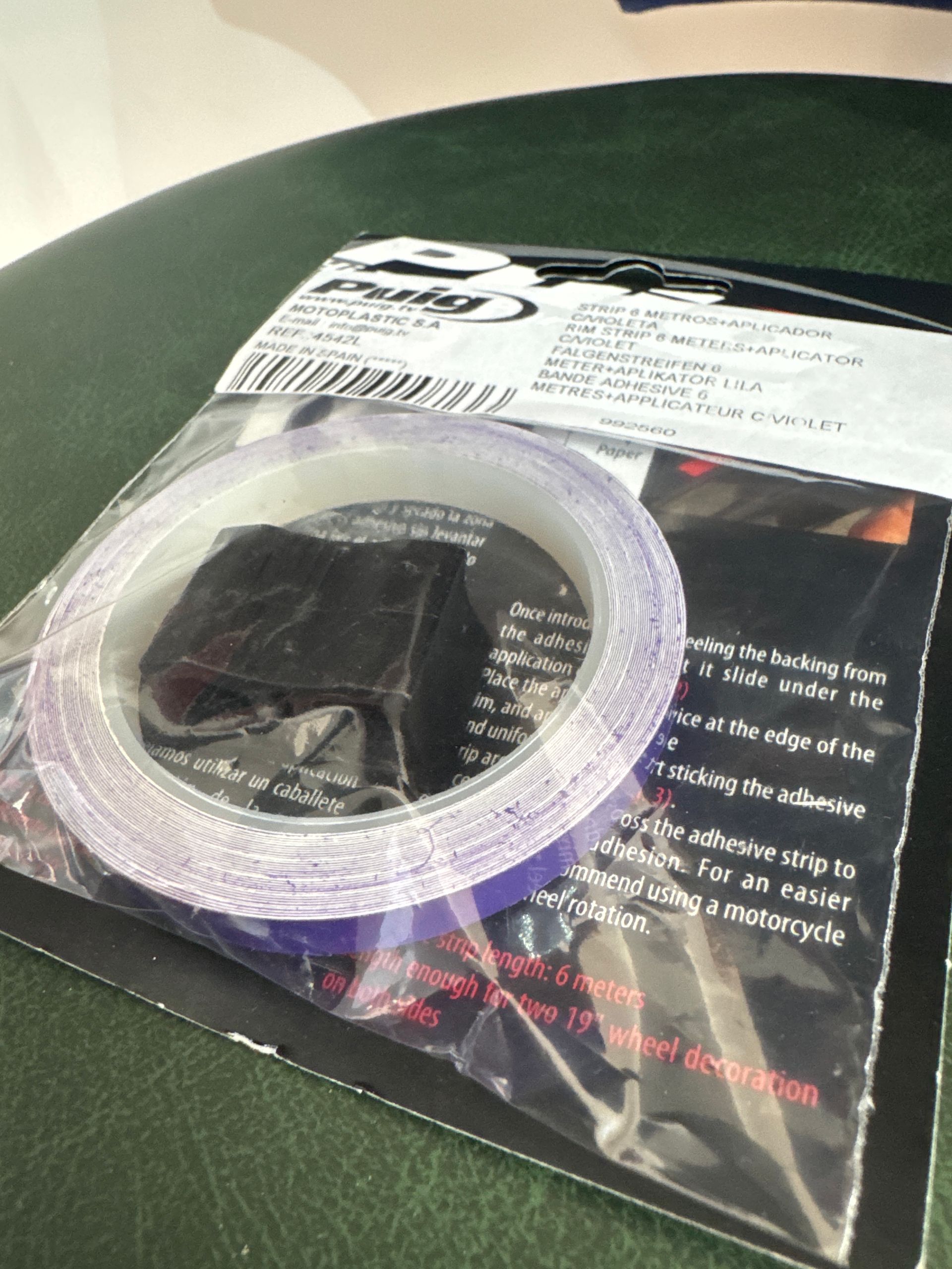 Puig Rim Tape With Applicator Violet