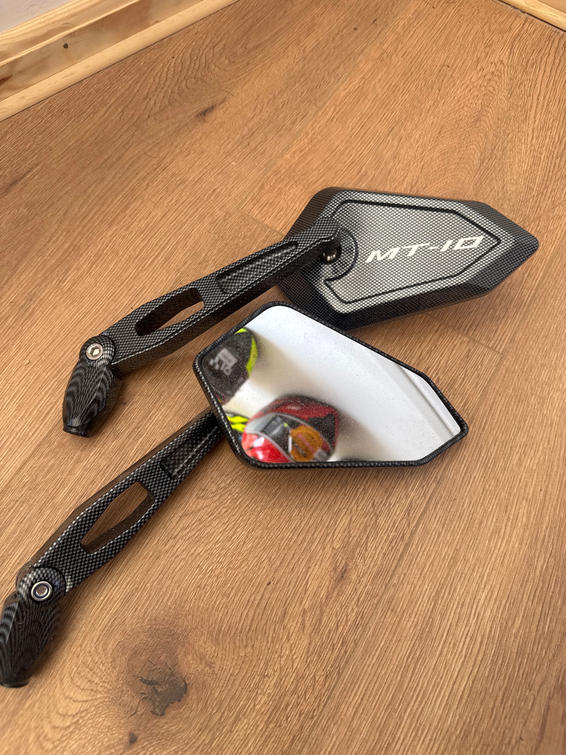 MT10 Universal Carbon Look Mirrors