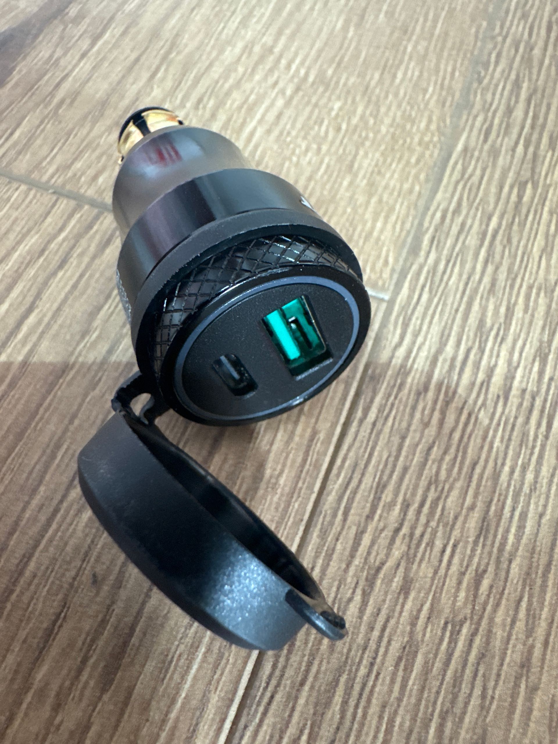 Hella Plug 12V Power Adaptor Duel Power