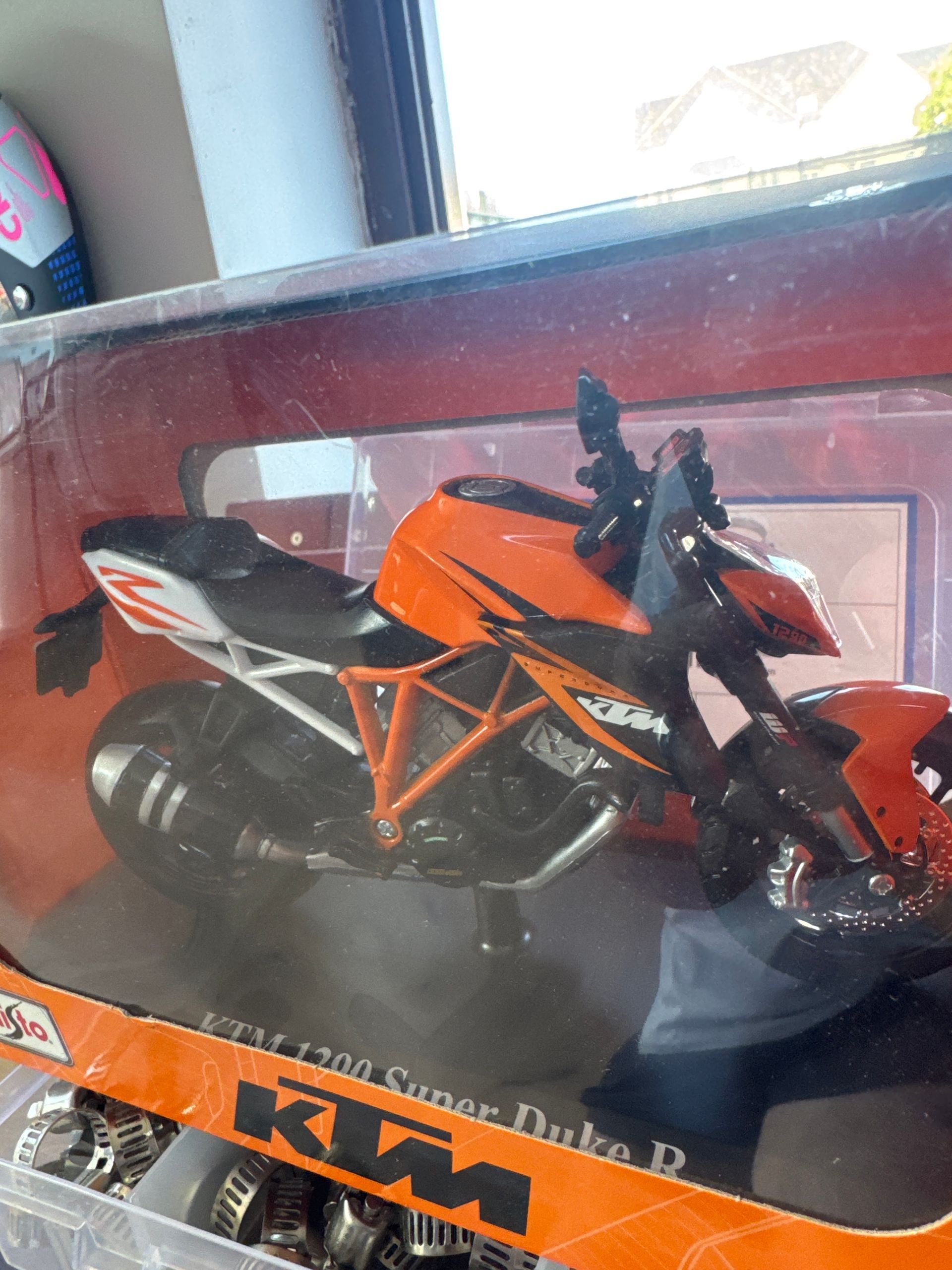 KTM 1290 Super Duke R 1:12
