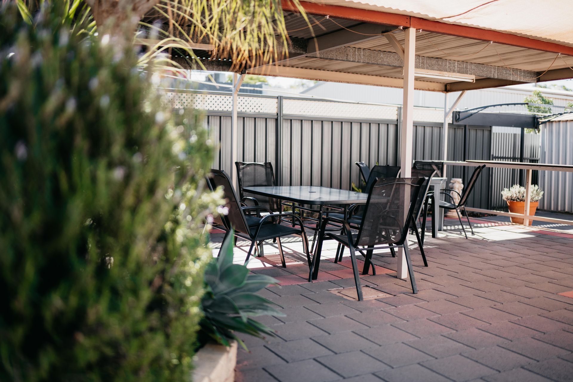 Motel Poinsettia with reception hours
