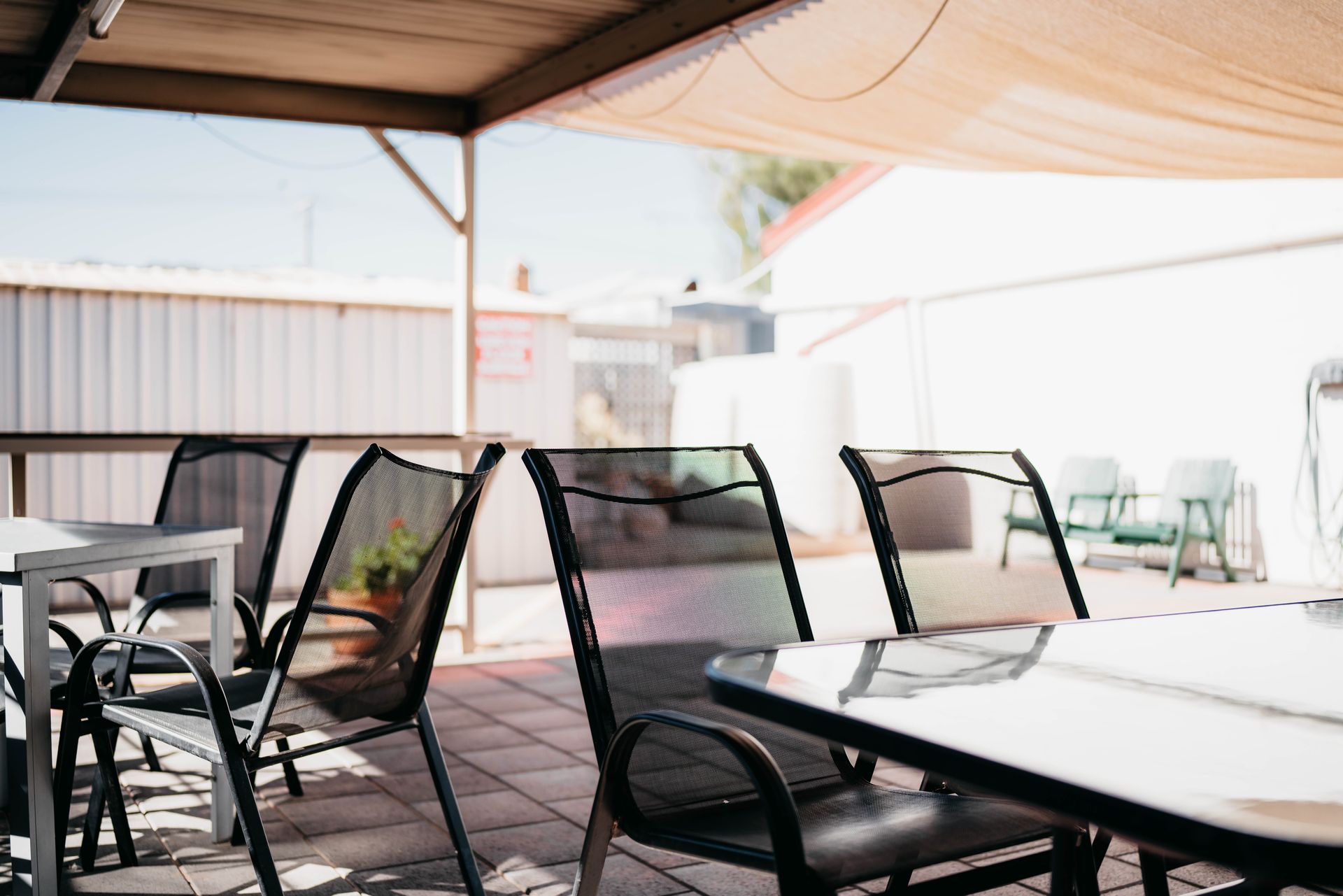 Motel Poinsettia with reception hours
