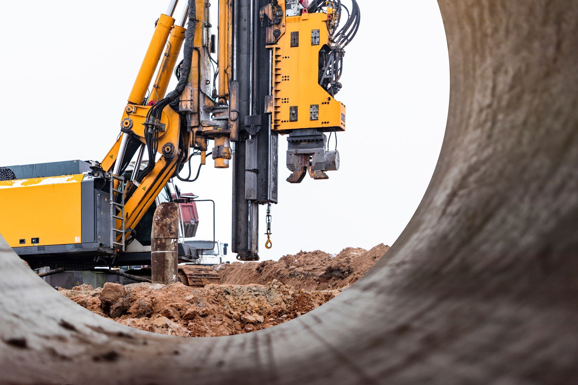 A powerful drilling rig for peeling at a construction site. A powerful drilling rig for peeling at a construction site.
