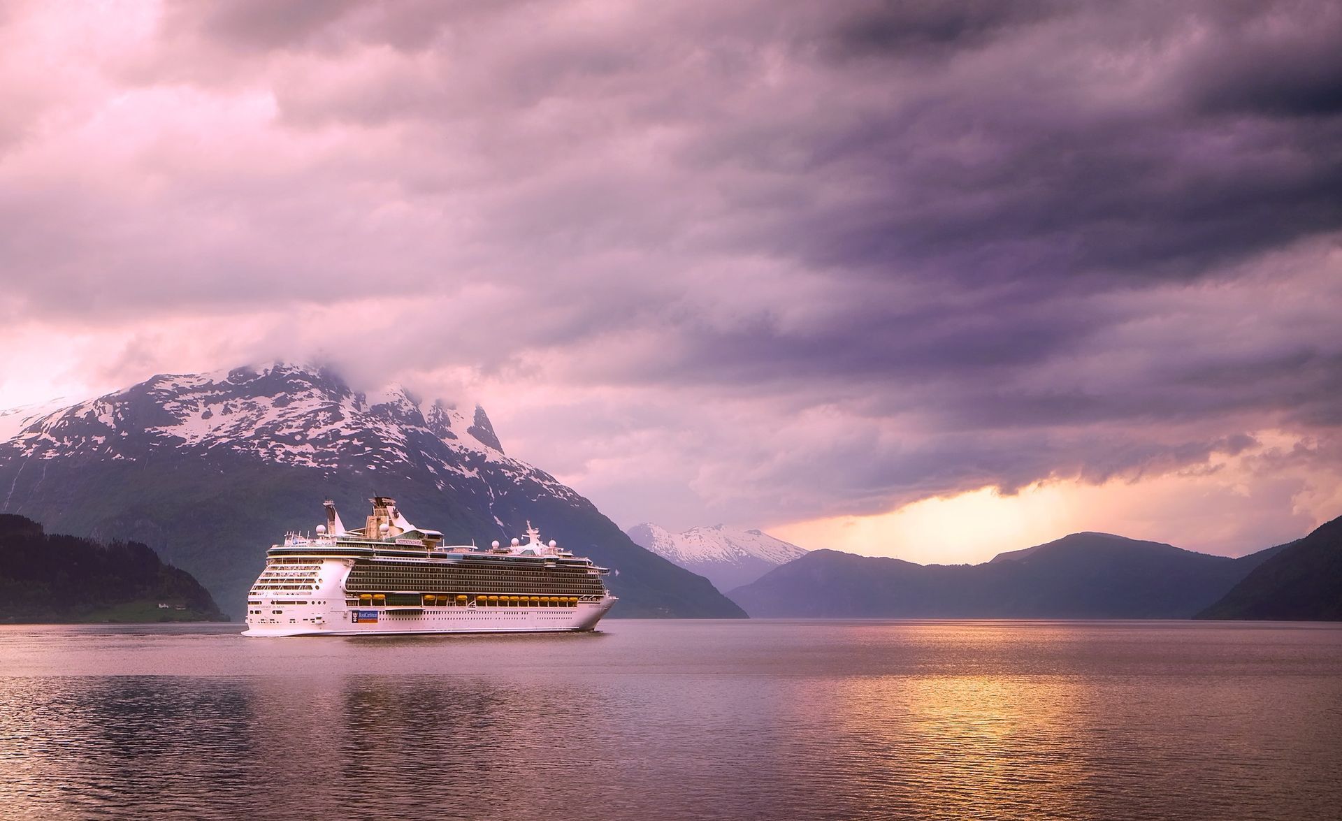 Cruise Noorwegen, zonsondergang fjord