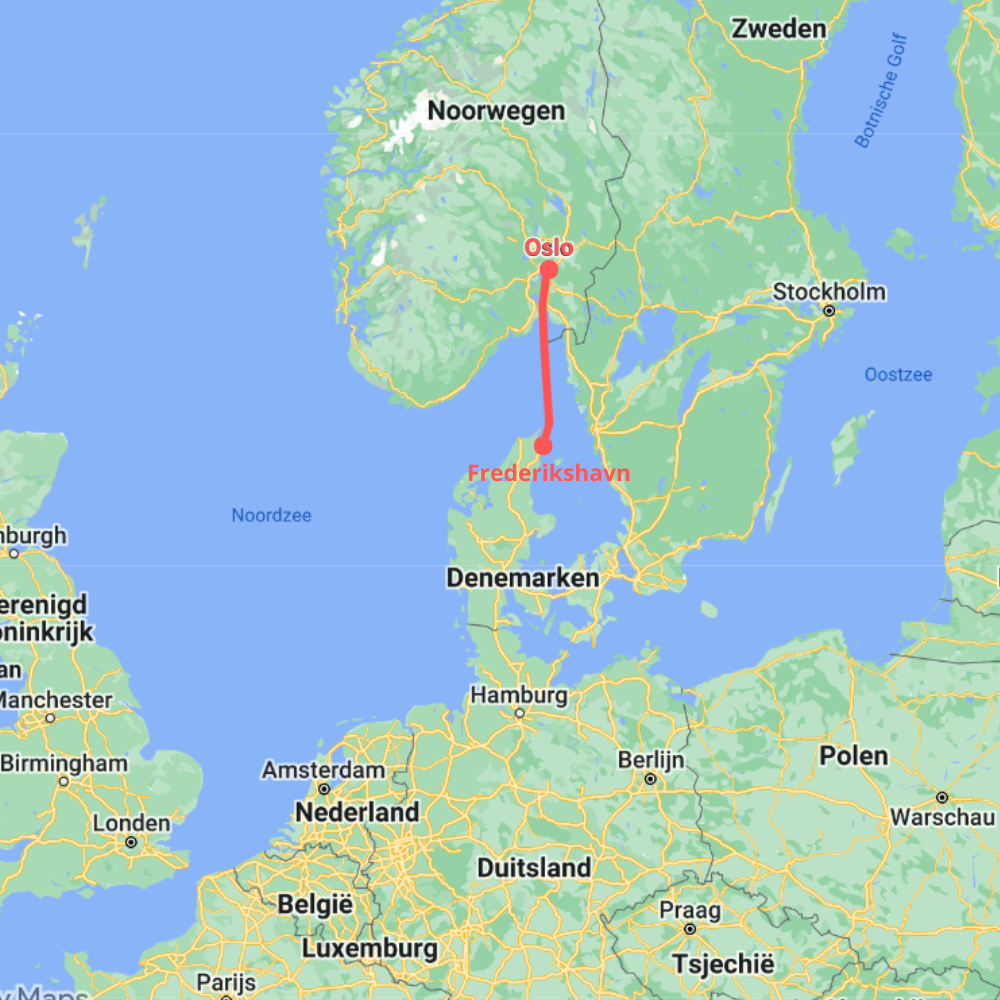 Een kaart van Noord-Europa met een rode lijn die een veerbootroute over het Skagerrak tussen Oslo en Frederikshavn aangeeft.