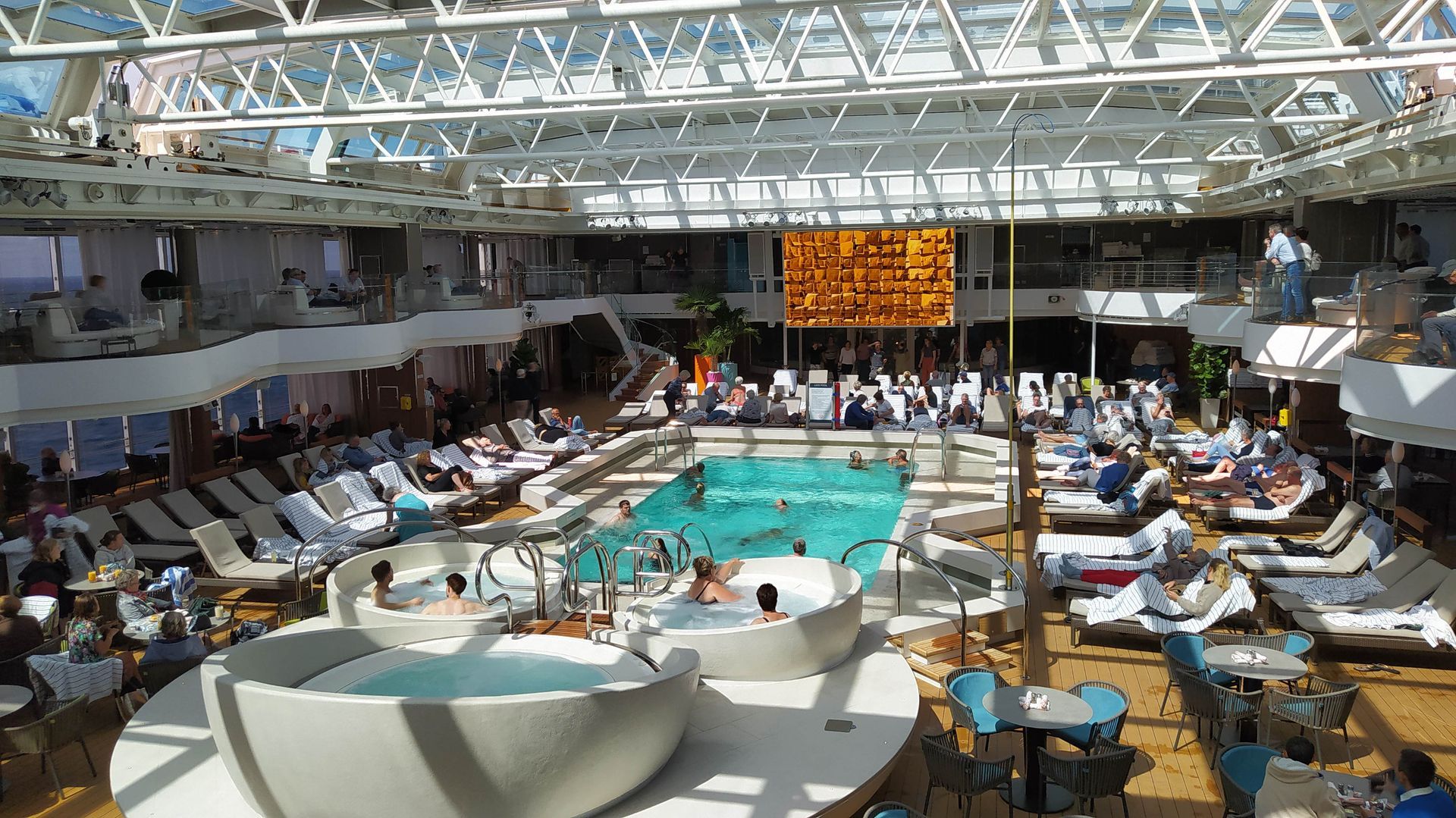 Cruise Noorwegen, binnenzwembad