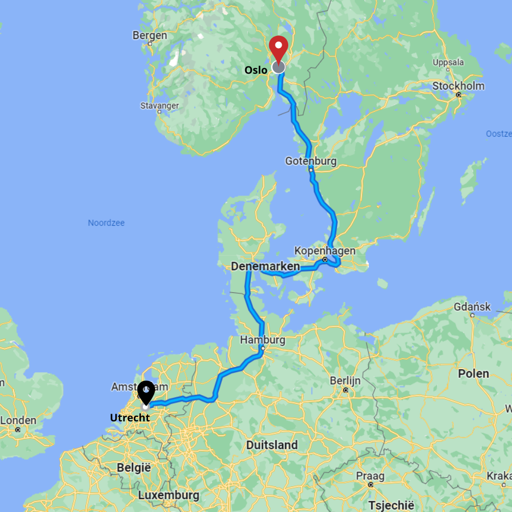 Een kaart met een blauwe route die Utrecht in Nederland verbindt met Oslo in Noorwegen, via Duitsland en Denemarken.