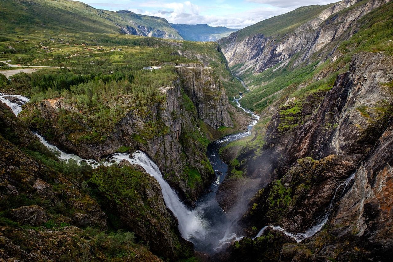 Adembenemend uitzicht op de Voringfossen waterval