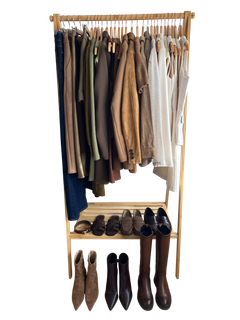 Kledingrek met alle kleding te combineren