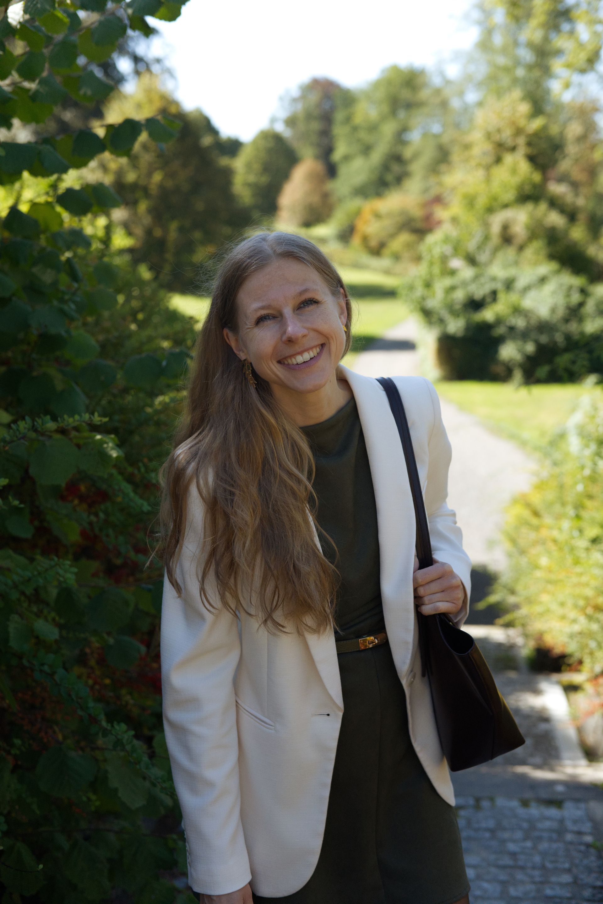 Felice lachend in het park