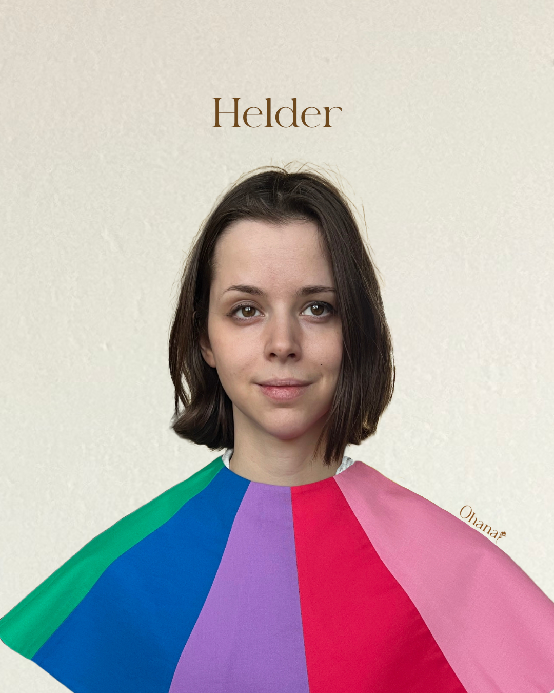 Model met heldere kleurkraag