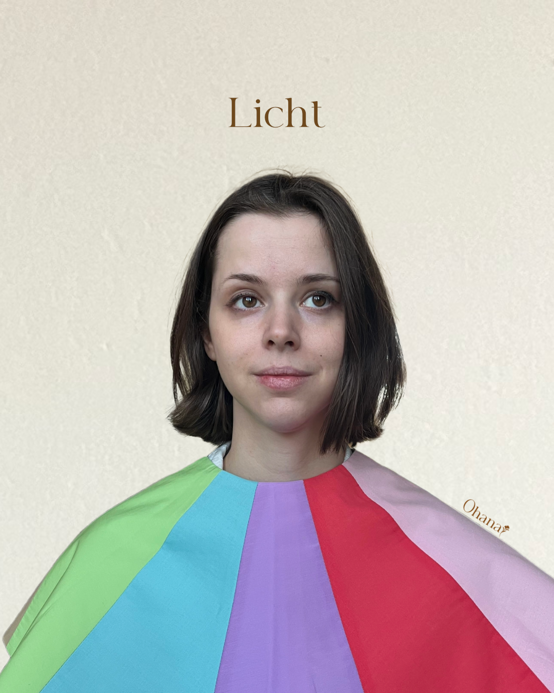 Model met lichte kleurkraag
