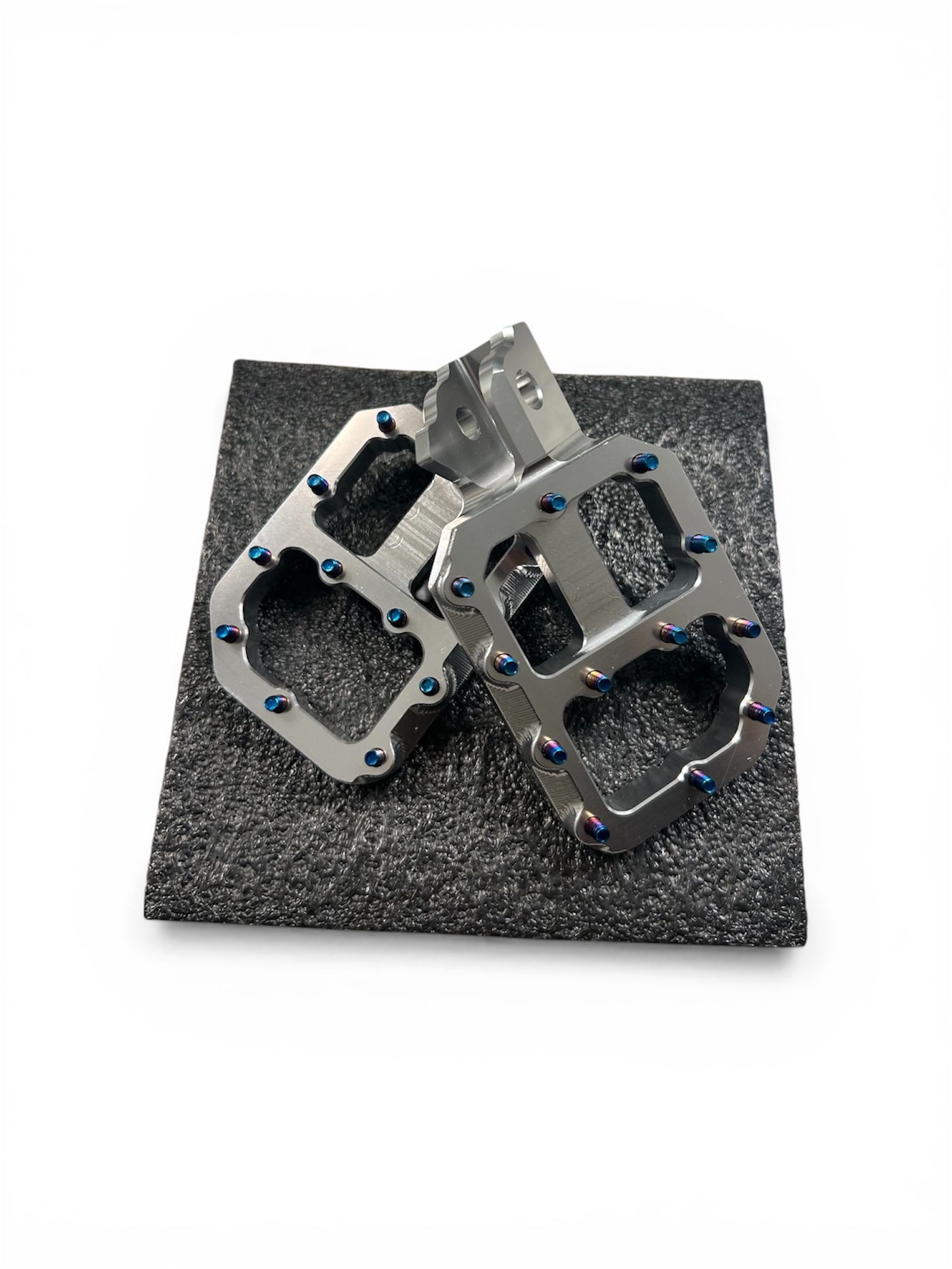 VlUX Wide Foot Pegs